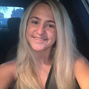 Meet your Posher, Kendra